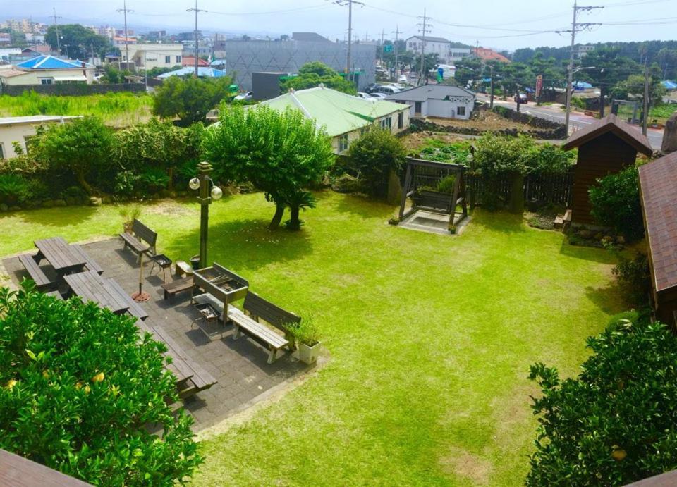 Namu Hyanggi Pension Jeju Exterior photo